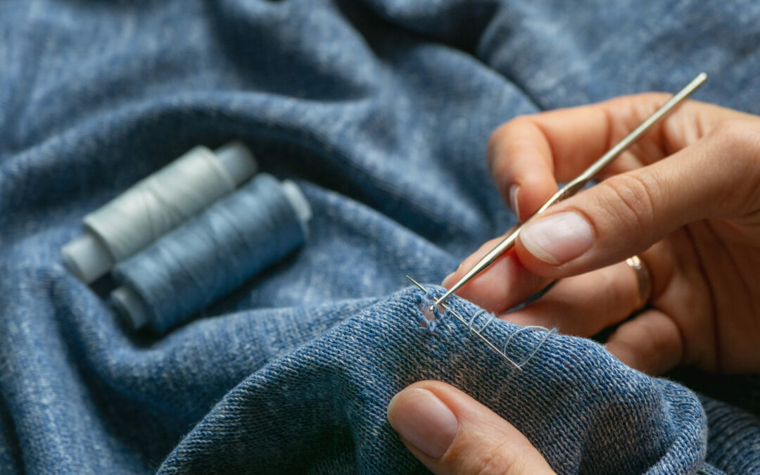 A hole in the clothing. Restoration of a knitted sweater.